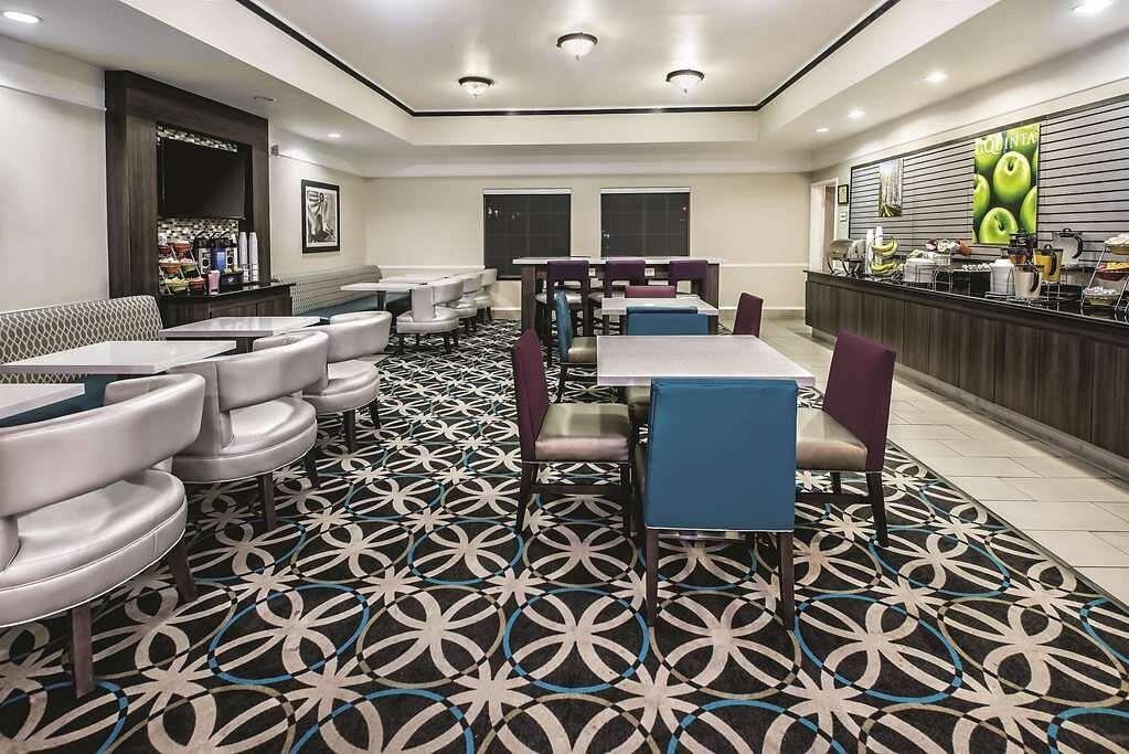 Quality Inn and Suites - photo 15
