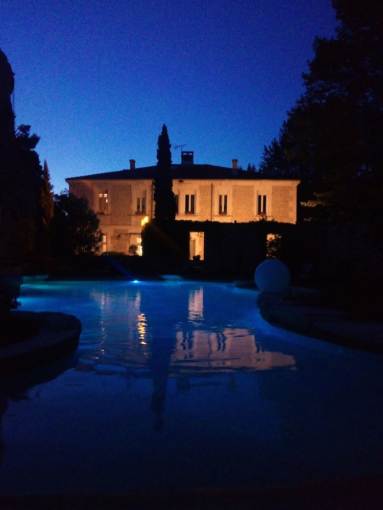Auberge Du Parc - carbon neutral hotel in Orgon