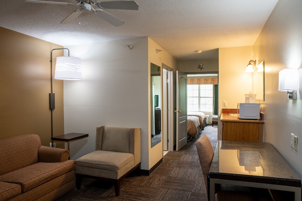 BlissPoint Inn & Suites - photo 19