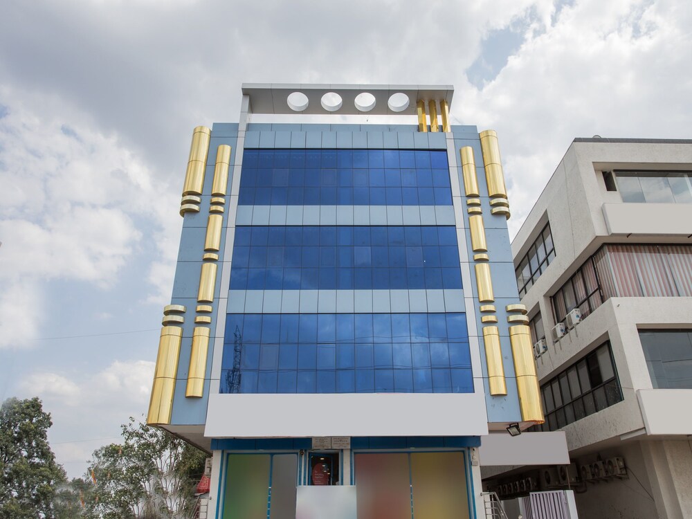 Oyo 9719 Hotel Relax Inn — Dewas