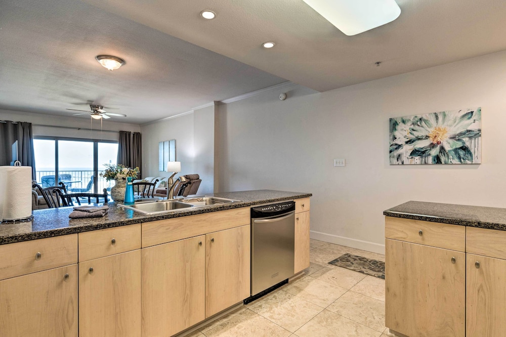 Sunny Beachfront Biloxi Condo with Resort Amenities - photo 6