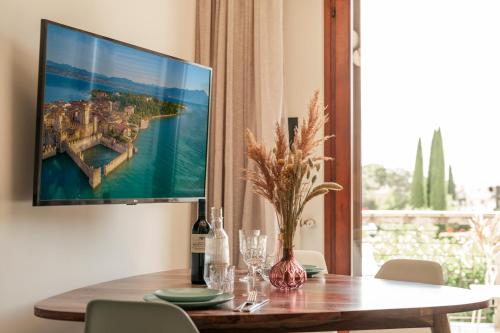 Vista Lake & Pool — 4-Star Luxury Hotel in Sirmione, Italy
