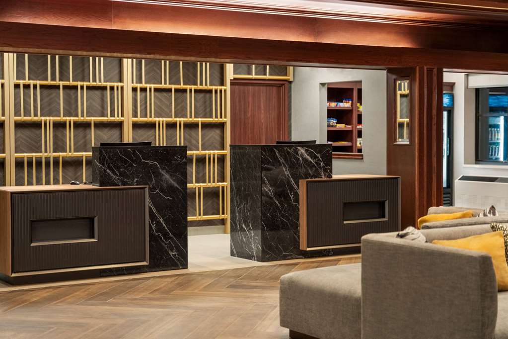 La Quinta Inn & Suites by Wyndham Madison American Center - photo 4