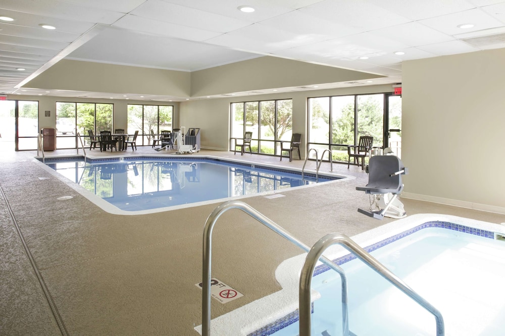 Hampton Inn Chicago Elgin I 90 - photo 4