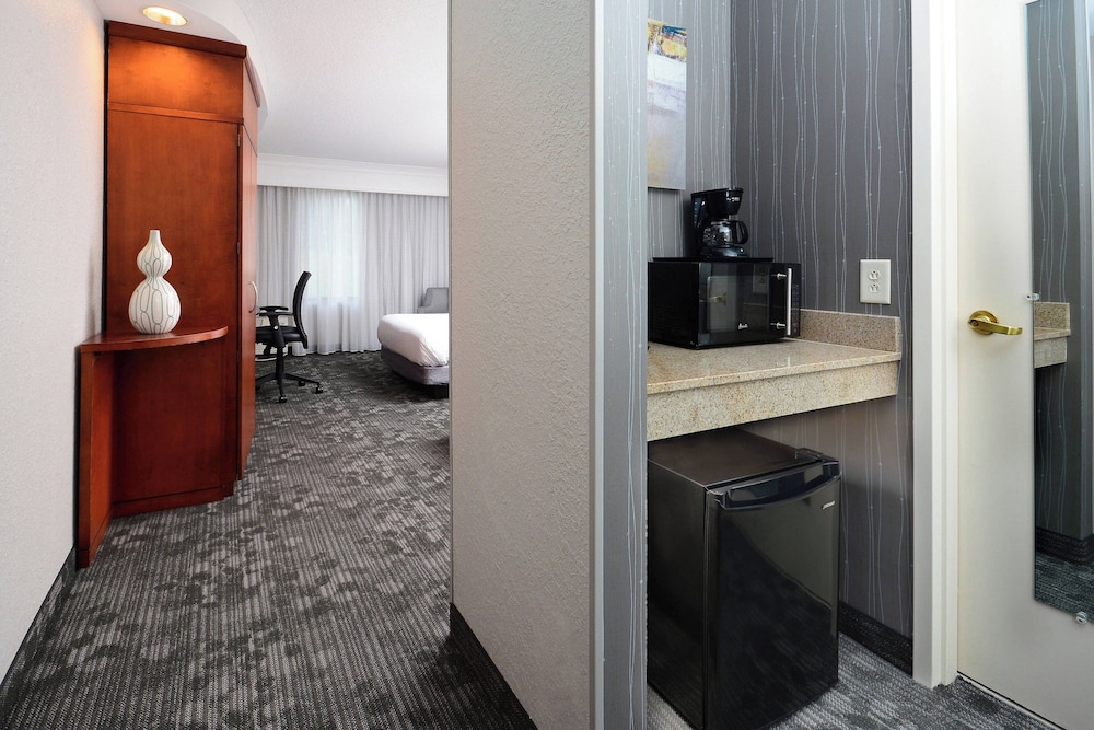 Courtyard by Marriott Danville - photo 12