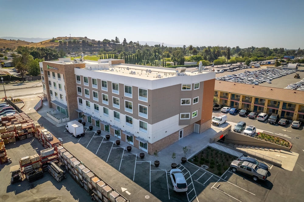 Holiday Inn Express & Suites San Jose Silicon Valley - photo 86