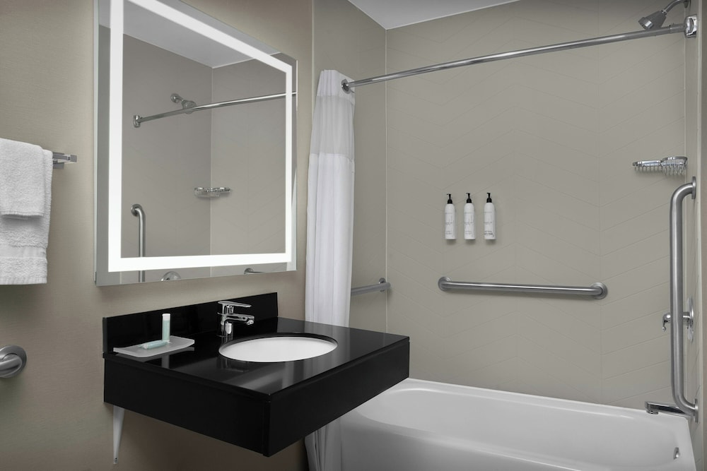 Fairfield by Marriott Inn & Suites Emporia I 95 - photo 18