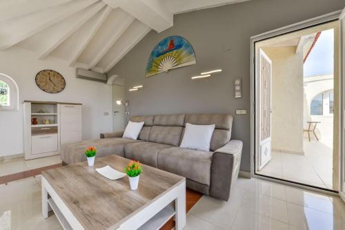 Villas Guzman Tango — 4-Star Luxury Hotel in Calp, Spain