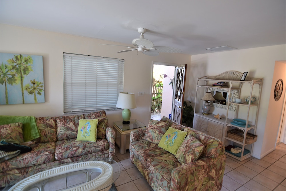 Oasis at John's Pass Madeira Beach - photo 33