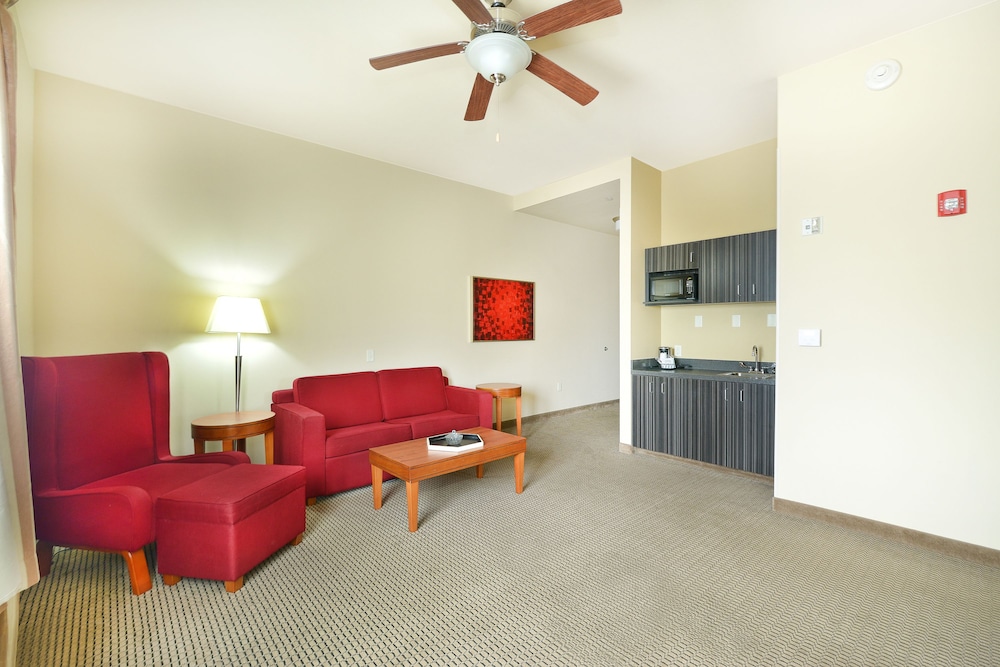 Baymont by Wyndham Grand Forks - photo 21