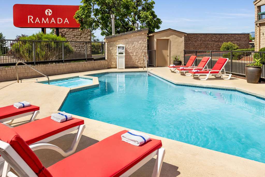 Ramada by Wyndham Albuquerque Airport - photo 14