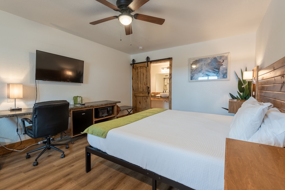 Americas Best Value Inn By The River Hot Springs - photo 8