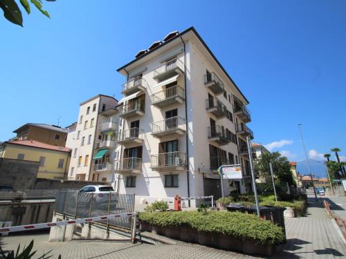 Apartment Marì by Interhome — 4-Star Luxury Hotel in Luino, Italy