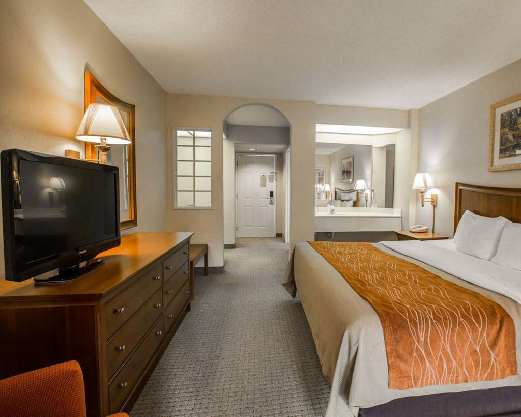 Rodeway Inn & Suites Cherokee On the River - photo 20
