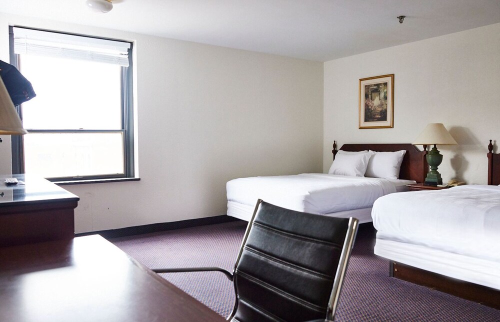 McLure Inn and Suites - photo 8