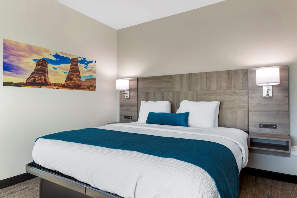 Best Western Plus Executive Residency Phoenix North Happy Valley - photo 10