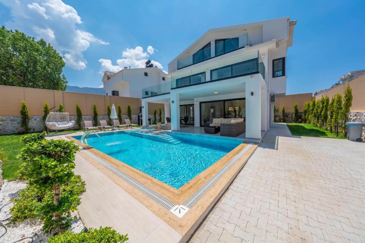 Luxury 4 Bed Villa with private pool and Jacuzzi — 4-Star Luxury Hotel in Ovacik, Turkey