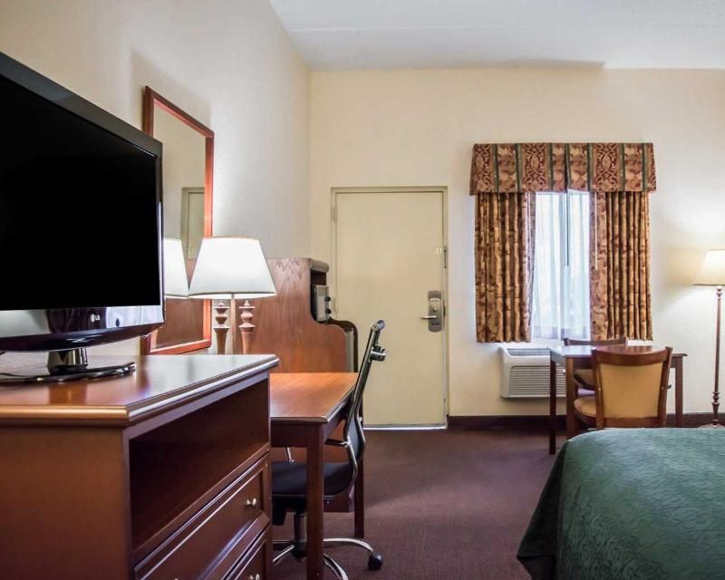Quality Inn Weeki Wachee Spring Hill - photo 2