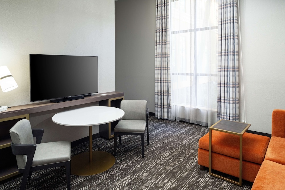 Embassy Suites by Hilton Orlando North - photo 29