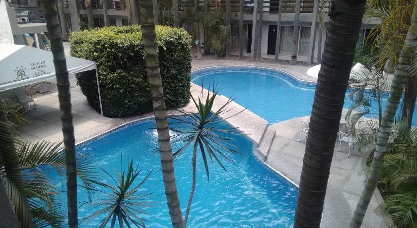 Hotel Suites del Real