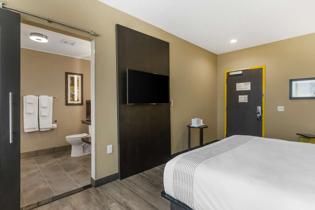 Glō Best Western Pooler Savannah Airport Hotel - photo 21