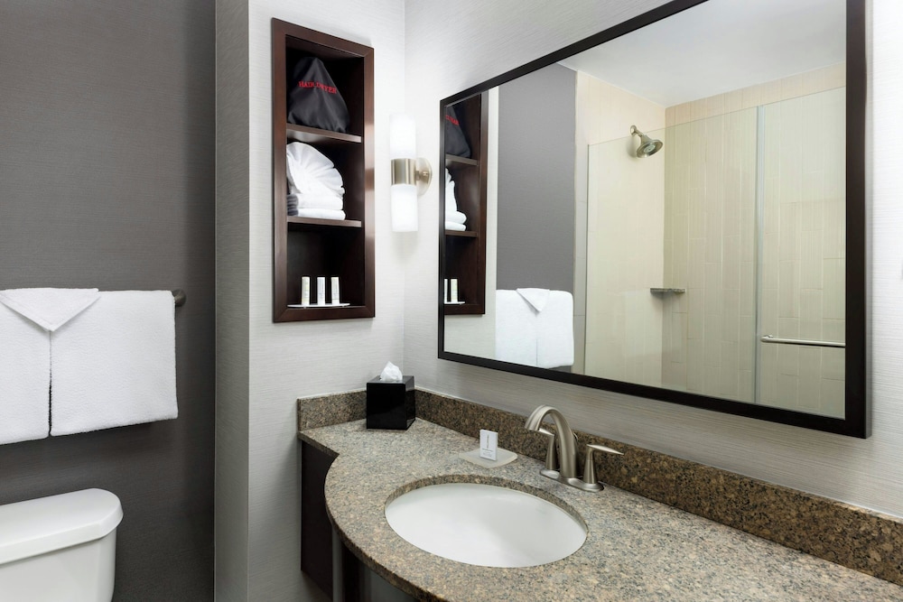Courtyard by Marriott Los Angeles Woodland Hills - photo 20