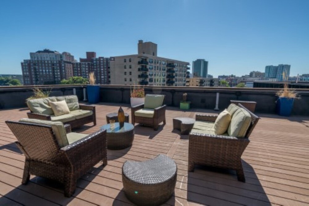 Global Luxury Suites on Prospect Street - photo 33