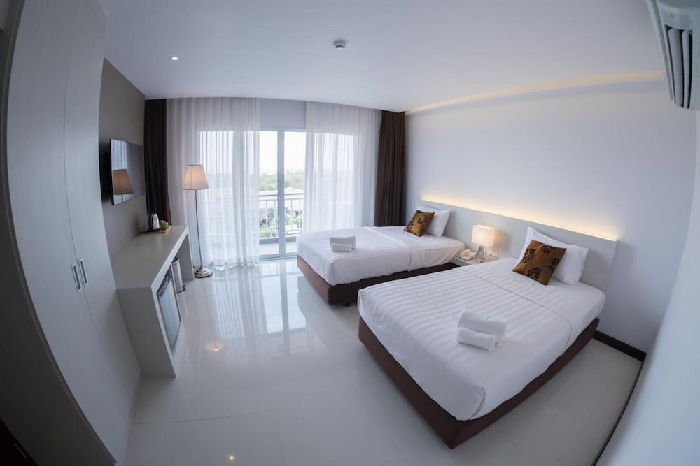 Chaisaeng Villa Hotel in Sing Buri, Thailand