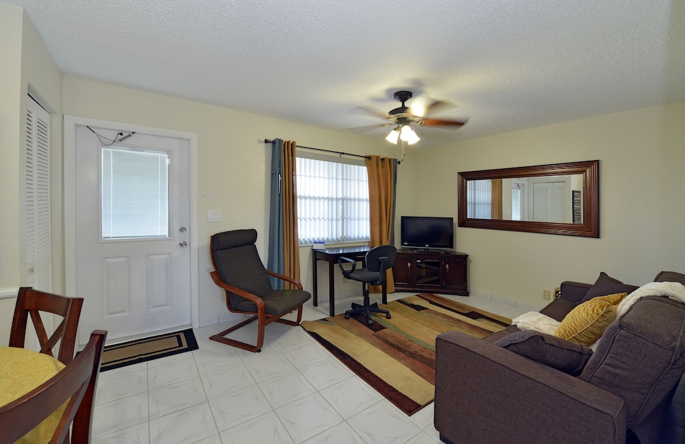 Hollywood by the Sea Hotel - photo 50