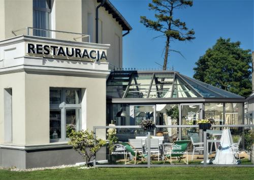 Villa Zagórze — 4-Star Luxury Hotel in Rumia, Poland