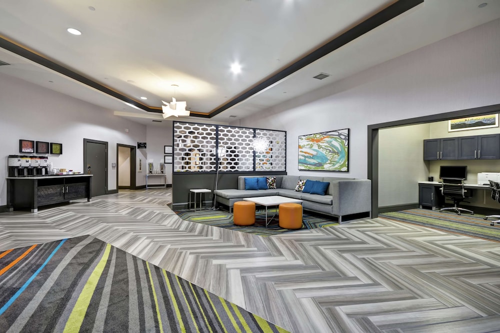 Hampton Inn & Suites Los Angeles Burbank Airport - photo 3
