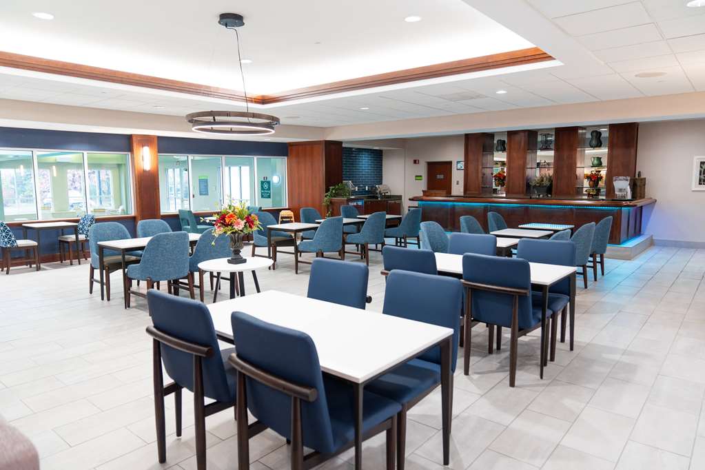 La Quinta Inn & Suites by Wyndham Bannockburn Deerfield - photo 14