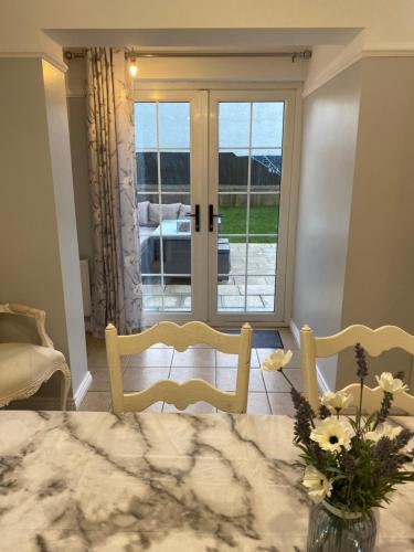 House in Mid Ulster Sleeps 8 — 4-Star Luxury Hotel in Draperstown, United Kingdom