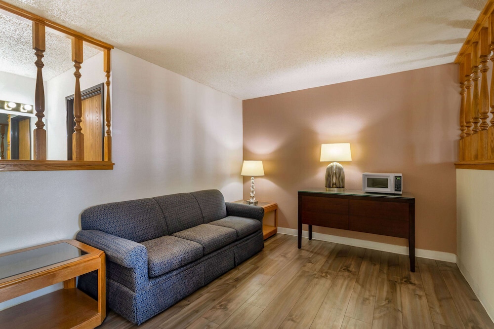 Super 8 by Wyndham Pendleton - photo 24