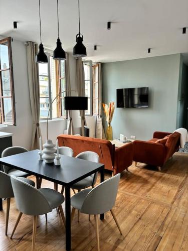 Le Matisse City Center Near Train Station in Vernon, France