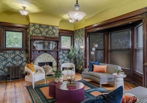 Akrons Werner House Historic 4 Bedroom Luxury — 4-Star Luxury Hotel in Akron, United States