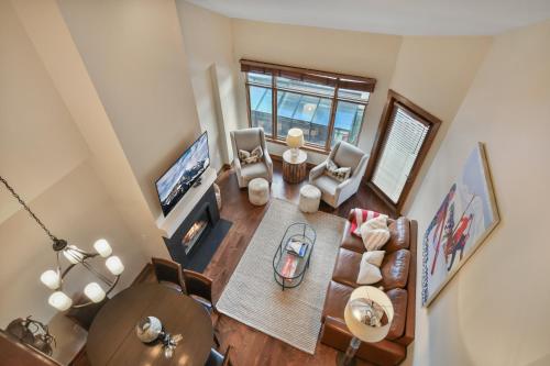 Superior Ski In Ski out Top floor Penthouse Pool Hot Tubs Conde Nast Forbes Award Winner C411 — 4-Star Luxury Hotel in Bridgeport, United States