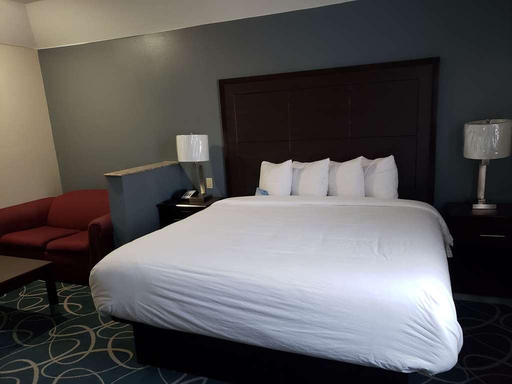 Days Inn & Suites by Wyndham Cleburne TX - photo 10