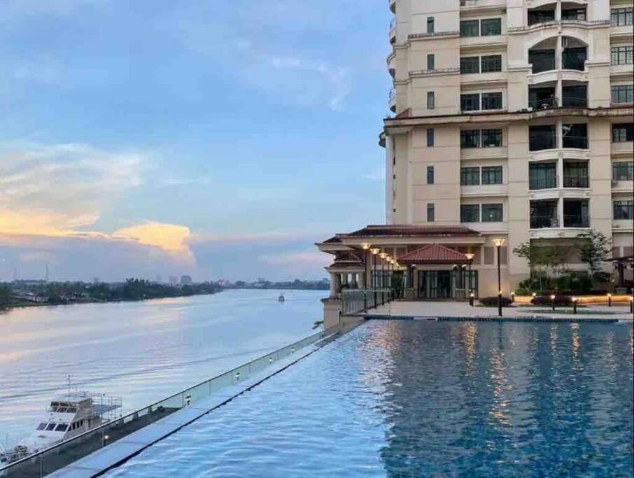 Studio 4 pax Riverine Diamond Kuching — 4-Star Luxury Hotel in Kuching, Malaysia