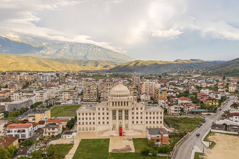Hotel Colombo - carbon neutral hotel in Berat