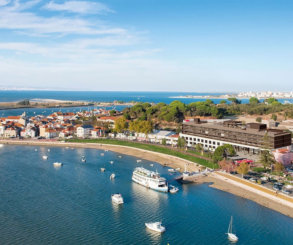 Upon Harbor Seixal Bay Hotel — hotel in Seixal