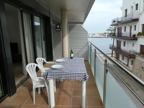Apartament Vistamar — 4-Star Luxury Hotel in Llanca, Spain