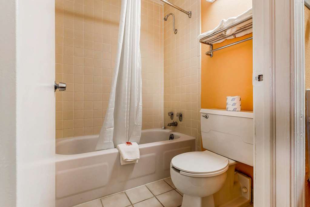 Econo Lodge Lavonia GA - photo 22