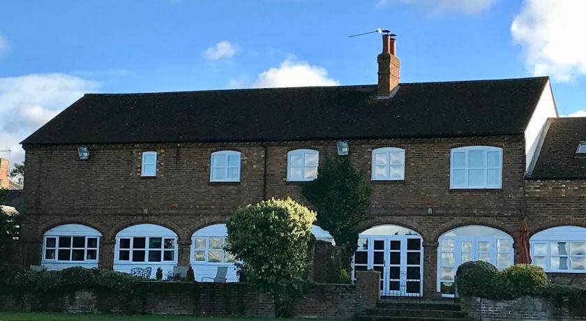 The Old Stables — 4-Star Luxury Hotel in Milton Keynes, United Kingdom
