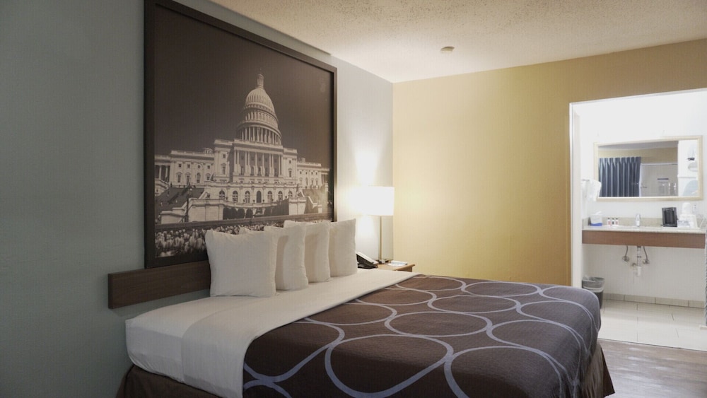 Super 8 by Wyndham Alexandria Washington D.C. Area - photo 10