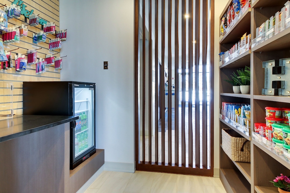 Holiday Inn Express & Suites Galesburg by IHG - photo 36