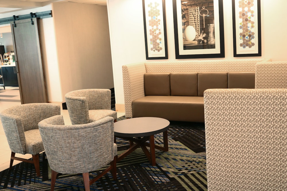 Holiday Inn Express & Suites Columbia I 26 @ Harbison Blvd