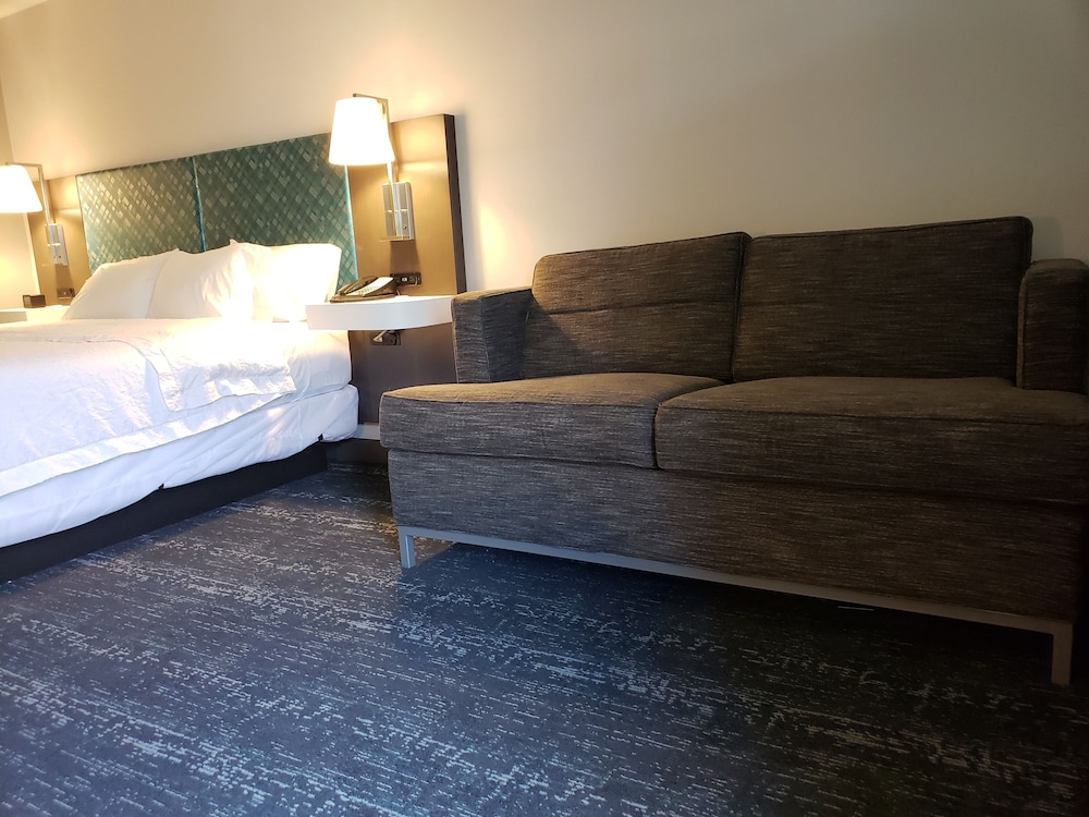 Hampton Inn & Suites Newtown - photo 15