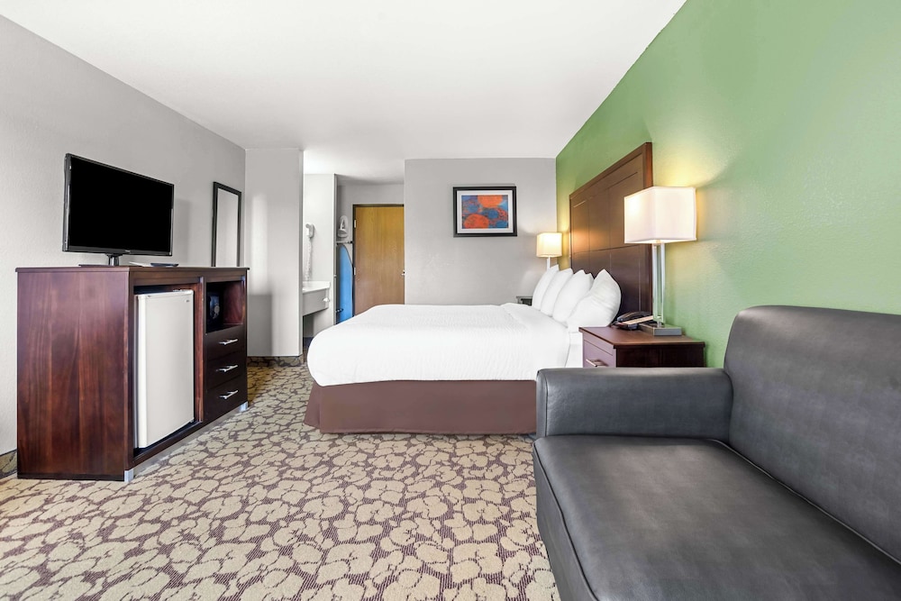 SureStay Plus Hotel by Best Western Bettendorf - photo 12