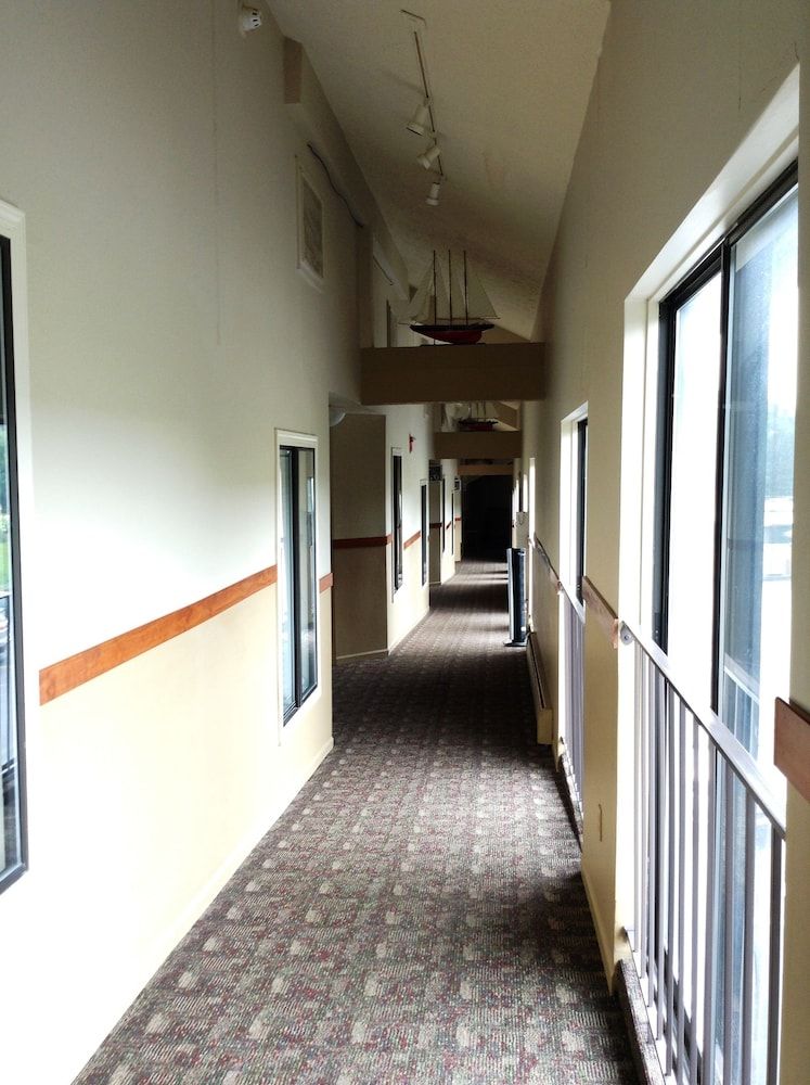 Pointes North Inn - photo 5